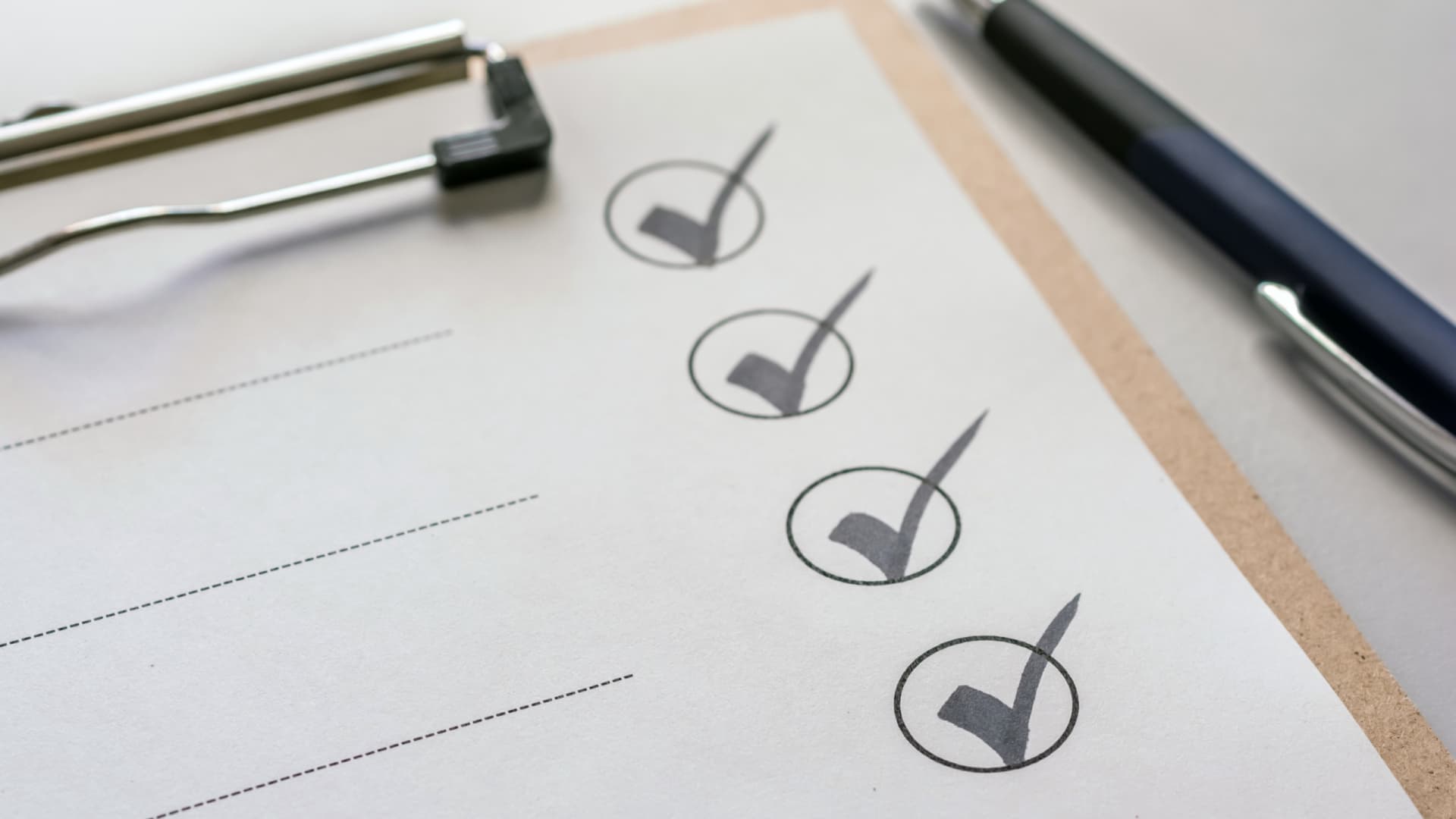 Hochzeits-DJ Checkliste: 15 Fragen, die ihr stellen müsst