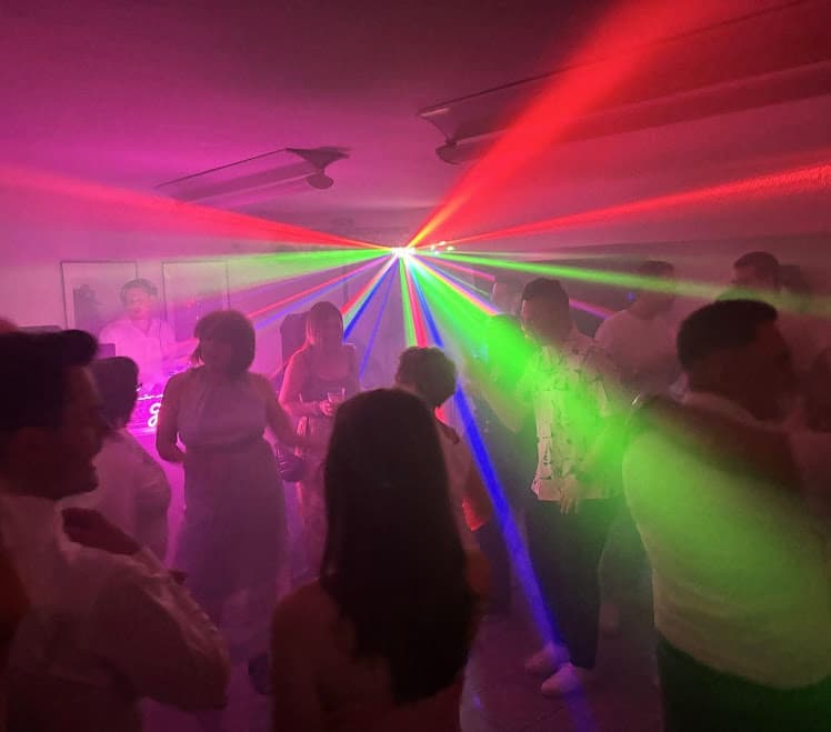 DJ Dan May Event Foto: Hochzeit - Hochzeit in Würzburg und Umgebung. Professioneller DJ-Service für unvergessliche Events.