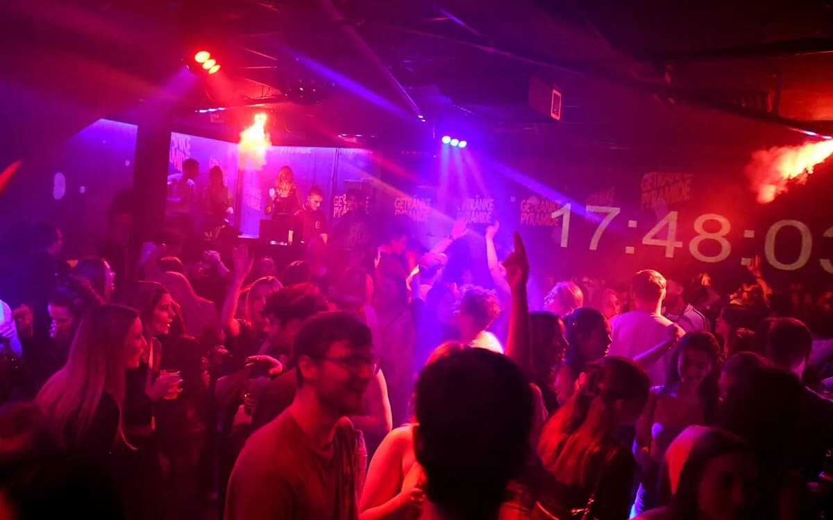 DJ Dan May Event Foto: Club Katze - Clubveranstaltung in Würzburg und Umgebung. Professioneller DJ-Service für unvergessliche Events.